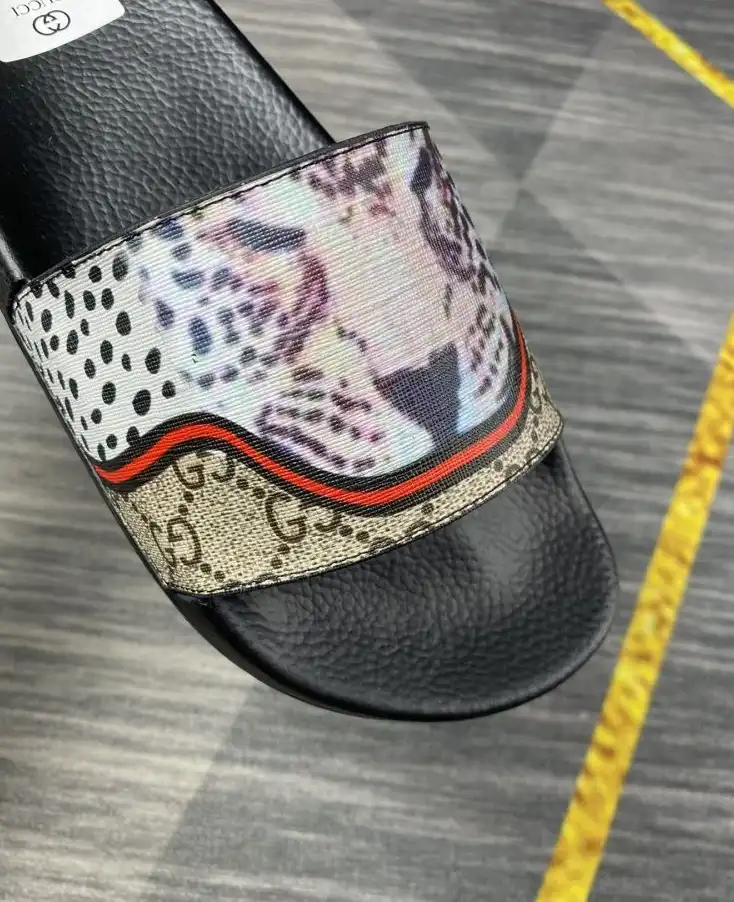 hype Gucci Slippers