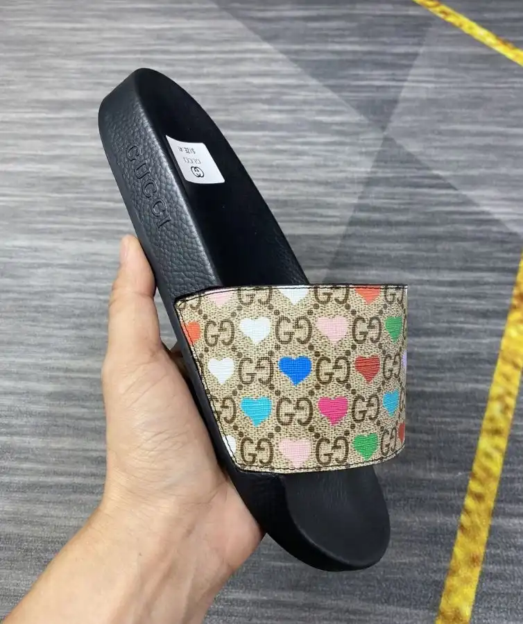 hype Gucci Slippers