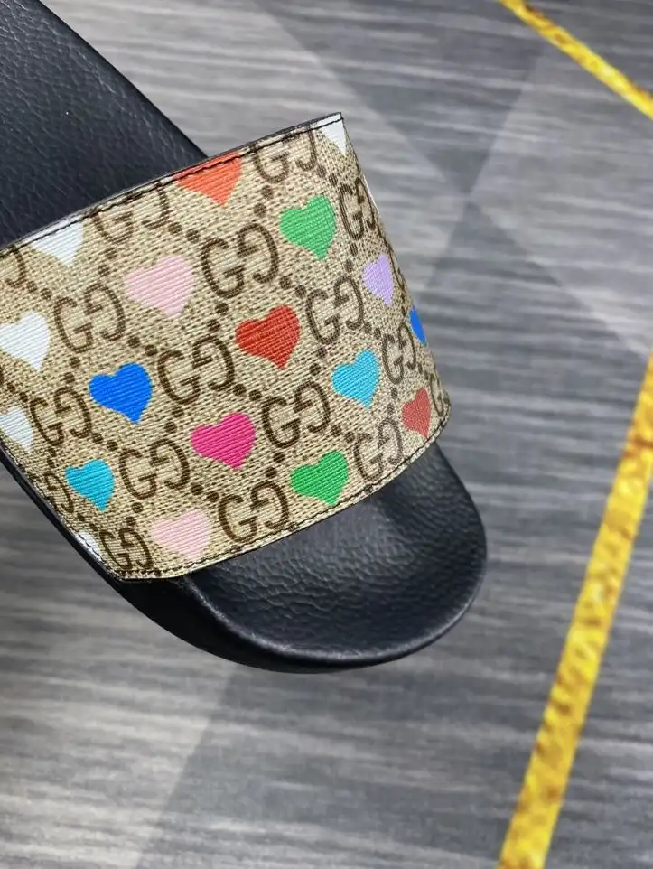 hype Gucci Slippers