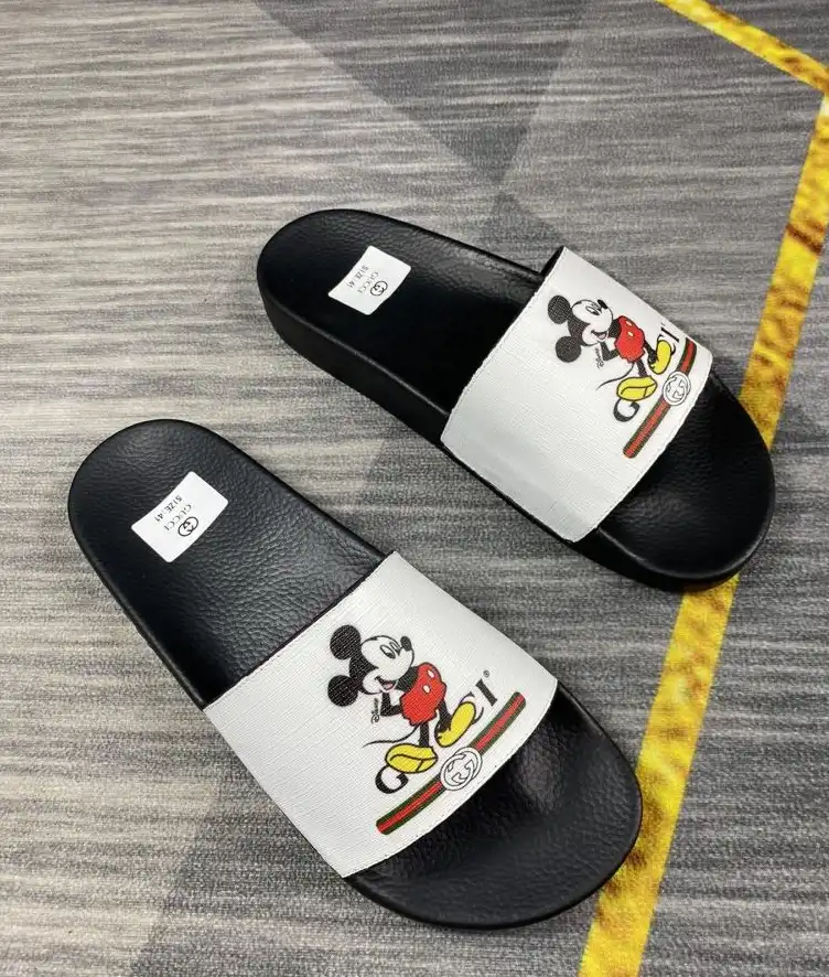 hype Gucci Slippers