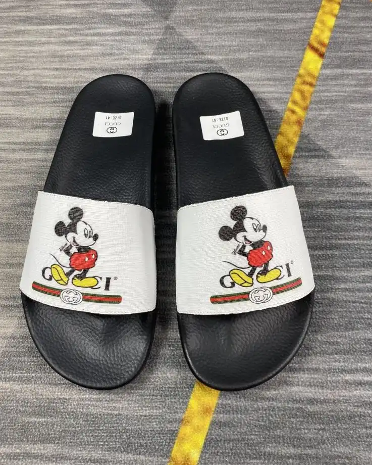 hype Gucci Slippers