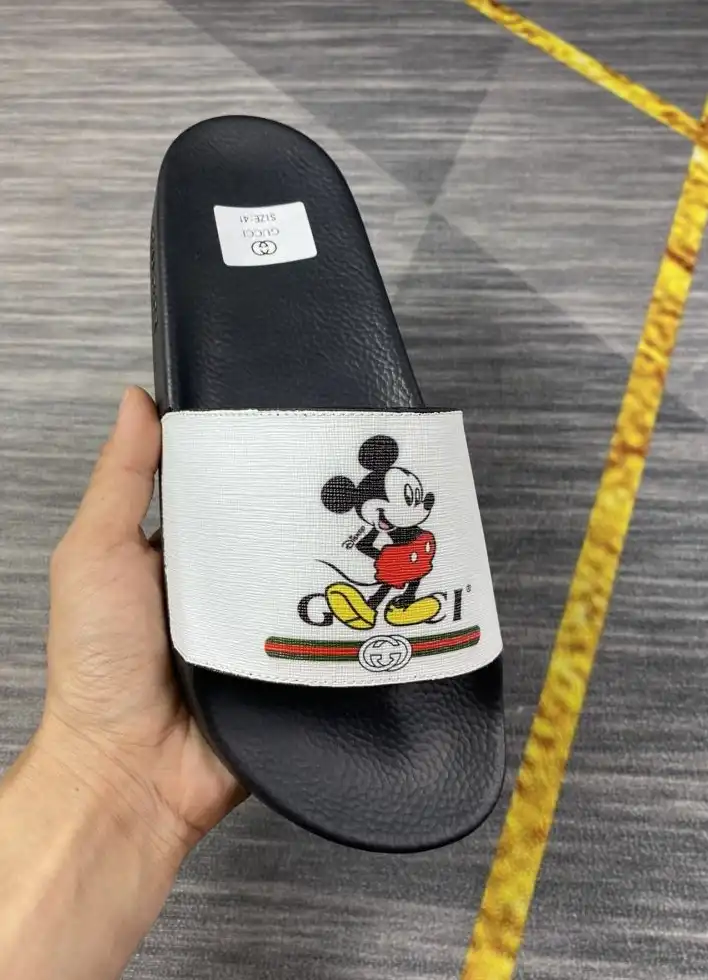 hype Gucci Slippers