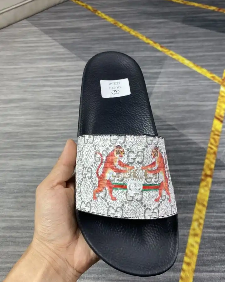 hype Gucci Slippers