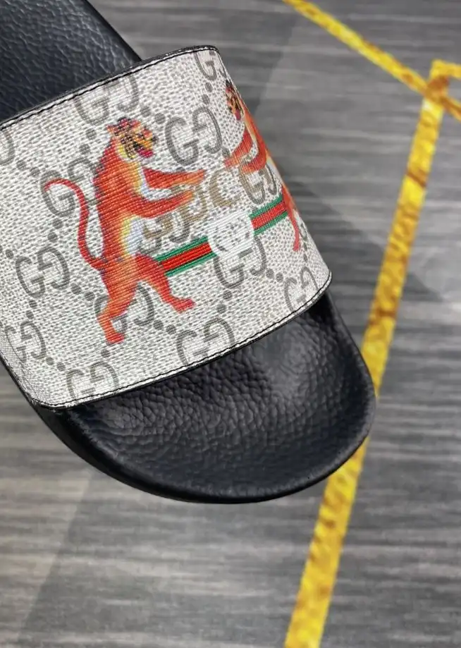 hype Gucci Slippers