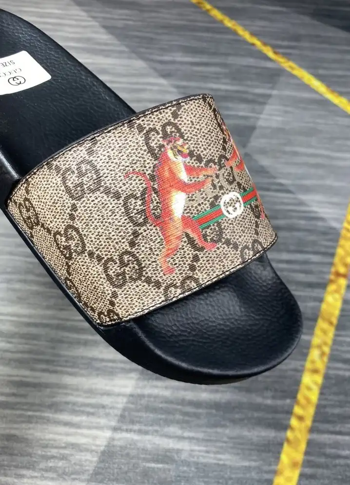 hype Gucci Slippers