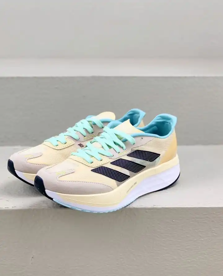 hype Adidas Sneakers