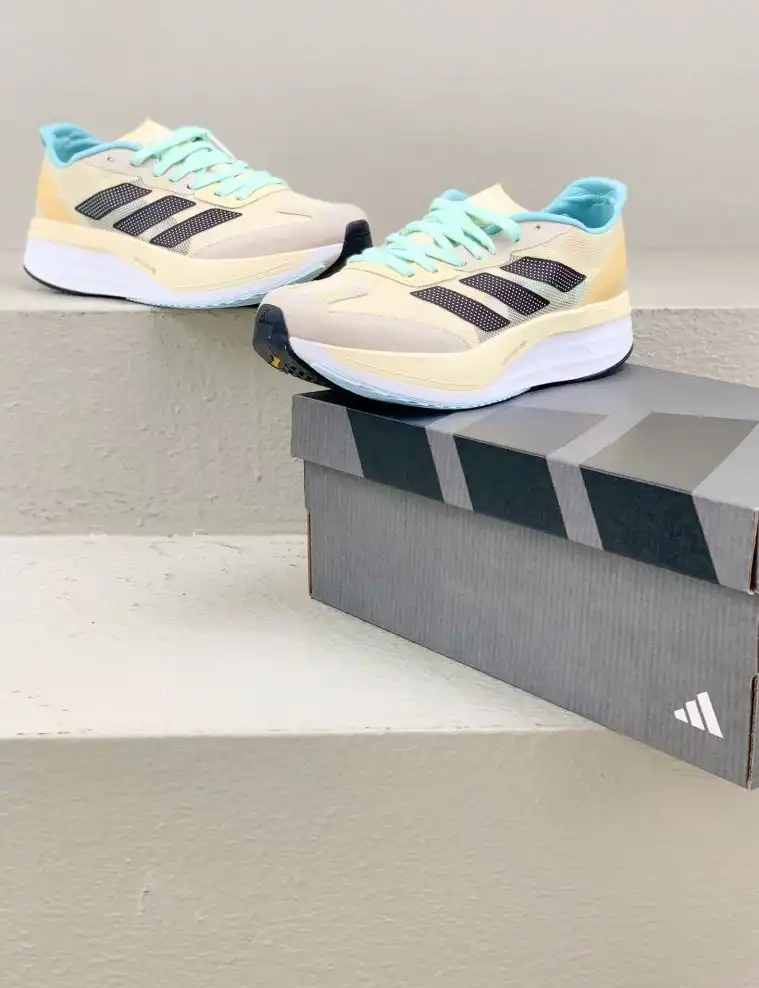 hype Adidas Sneakers