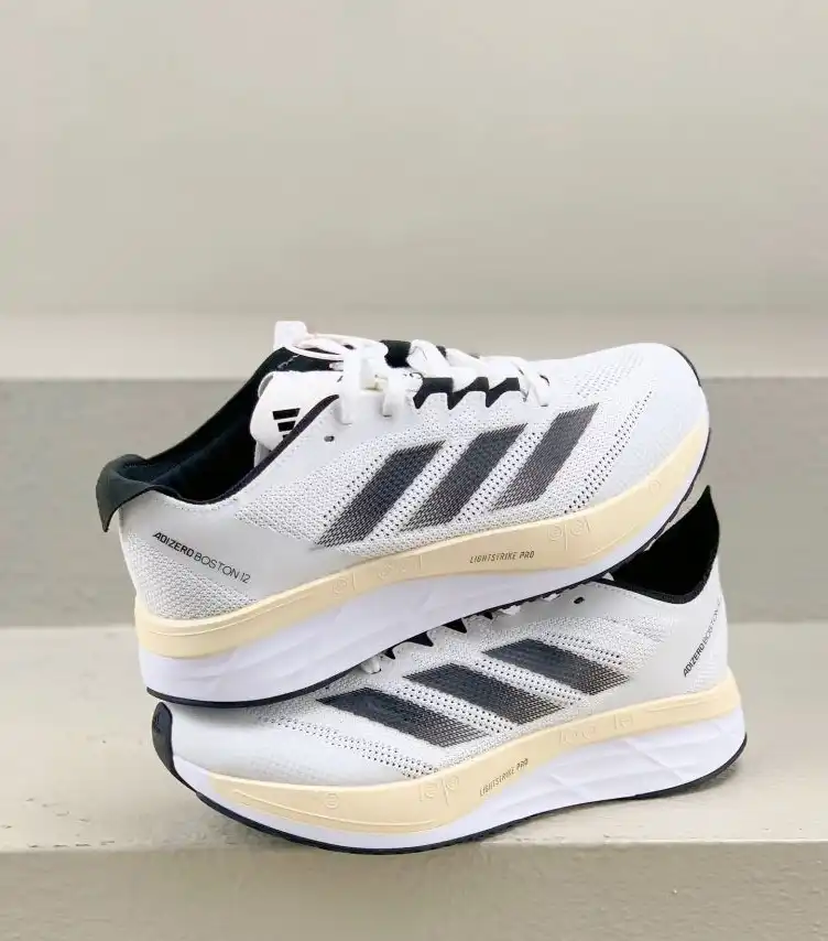 hype Adidas Sneakers