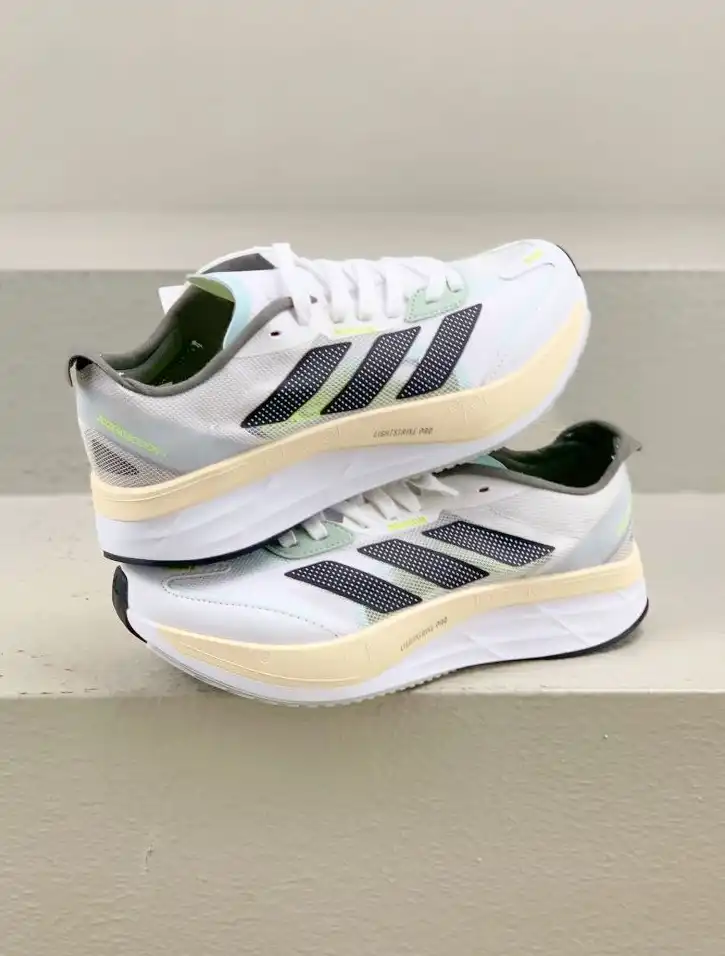 hype Adidas Sneakers