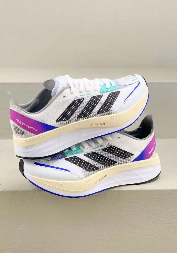 hype Adidas Sneakers