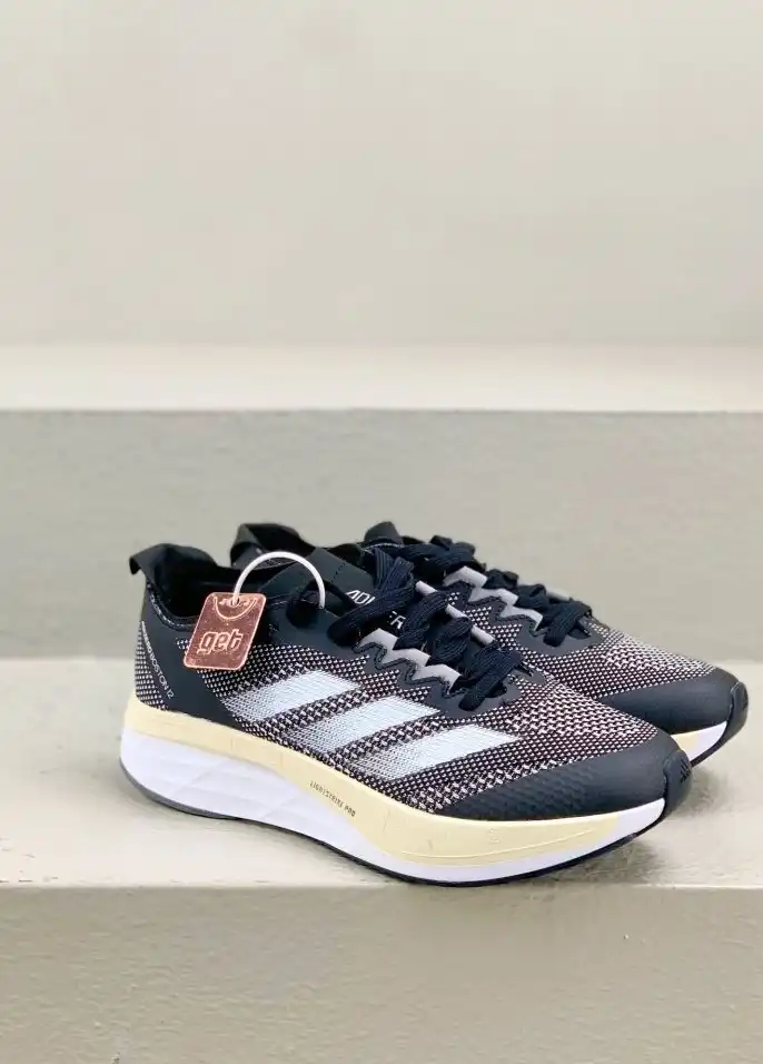 hype Adidas Sneakers