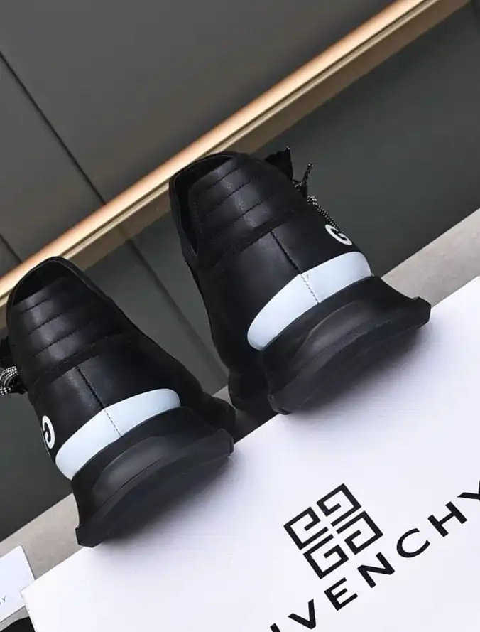 hype Givenchy Sneakers