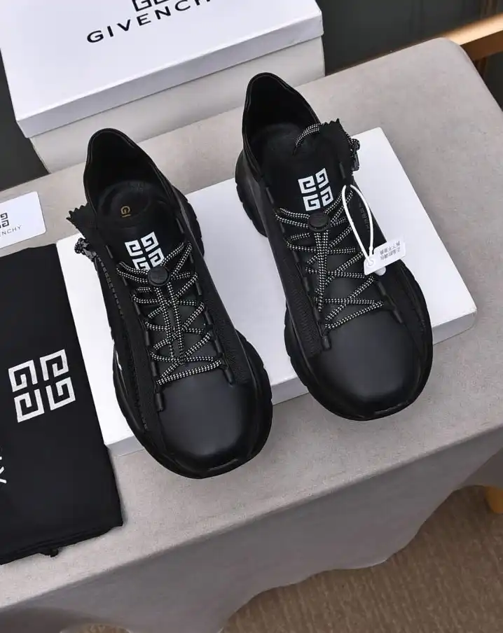 hype Givenchy Sneakers