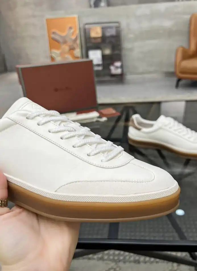 hype Louis Vuitton Sneakers