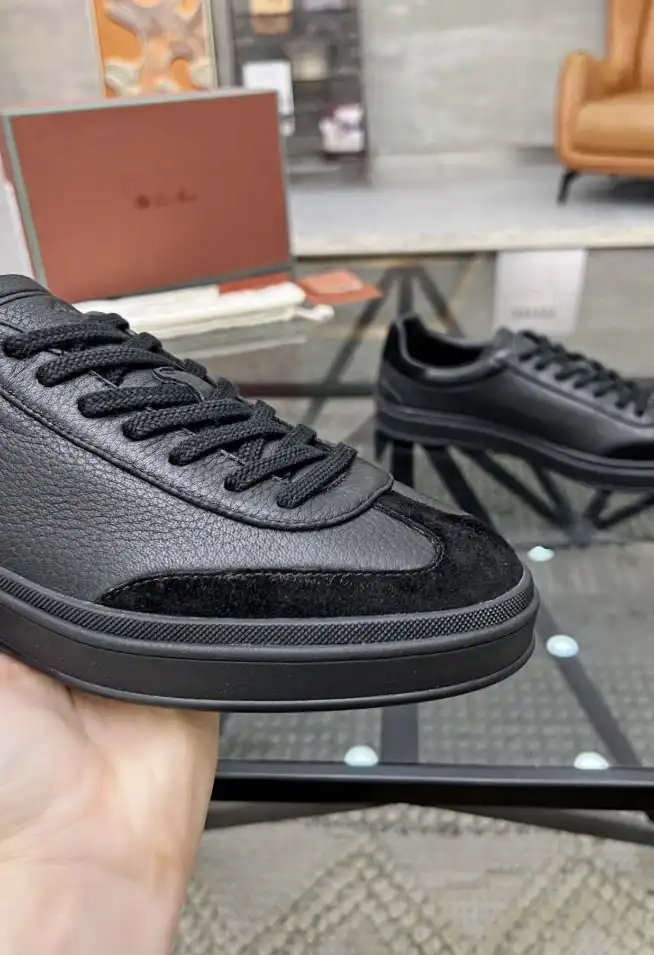 hype Louis Vuitton Sneakers