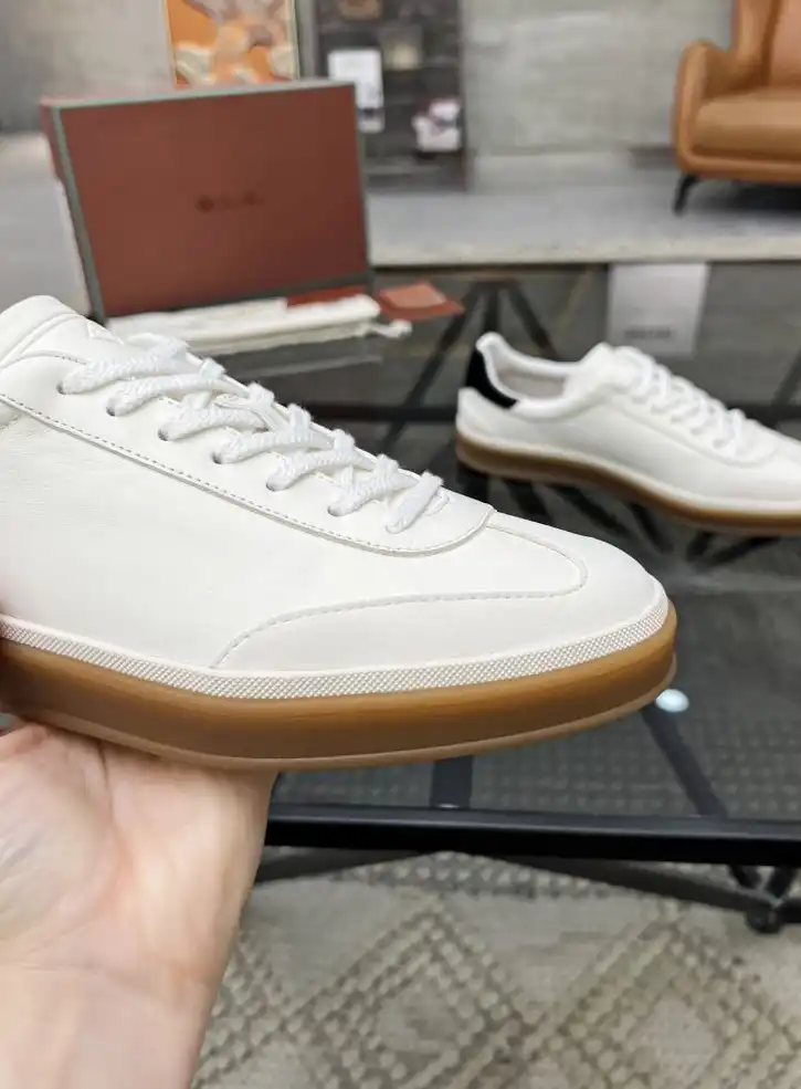 hype Louis Vuitton Sneakers