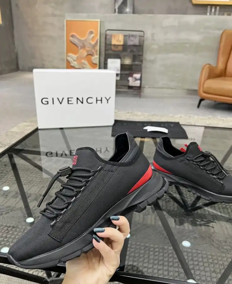 hype Givenchy Sneakers