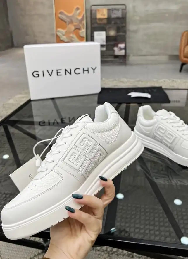 hype Givenchy Sneakers