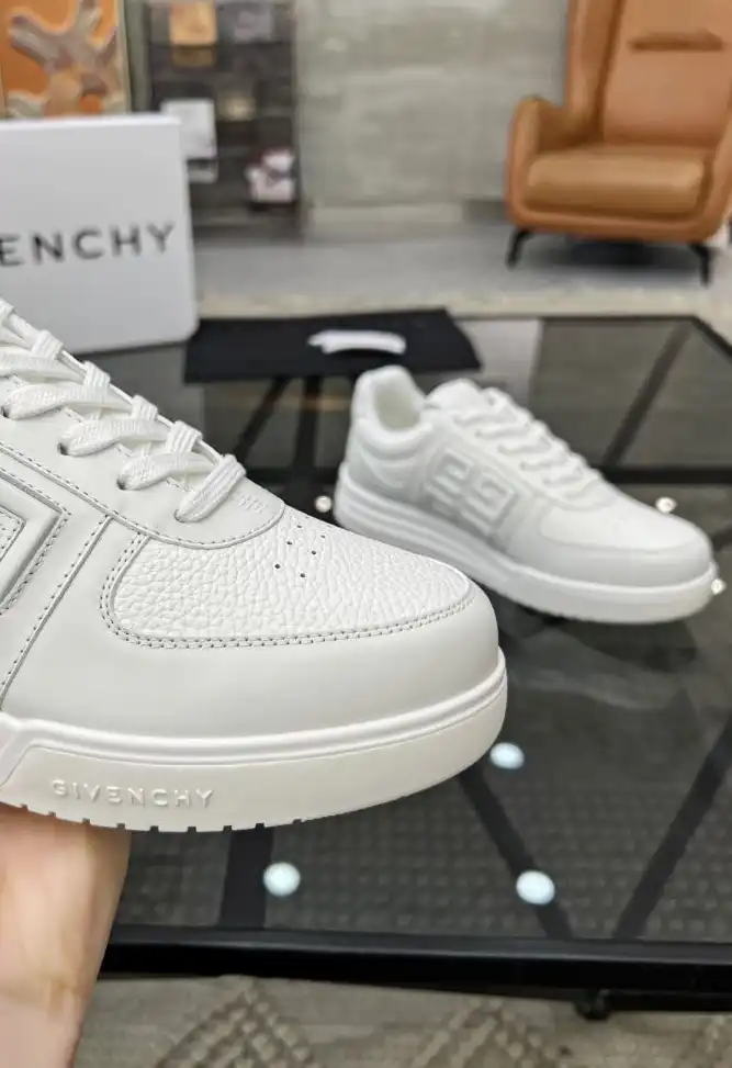 hype Givenchy Sneakers