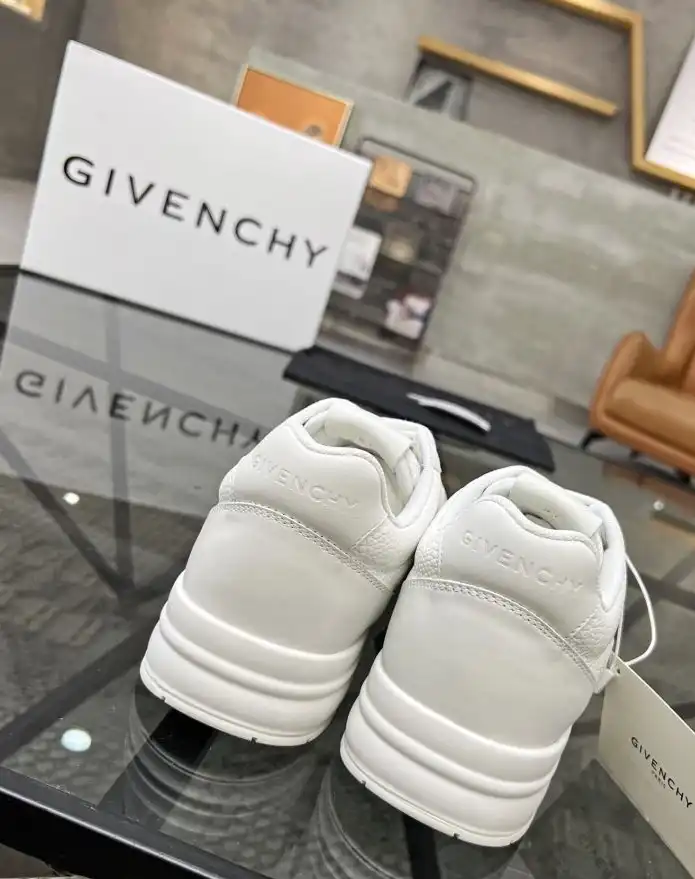 hype Givenchy Sneakers