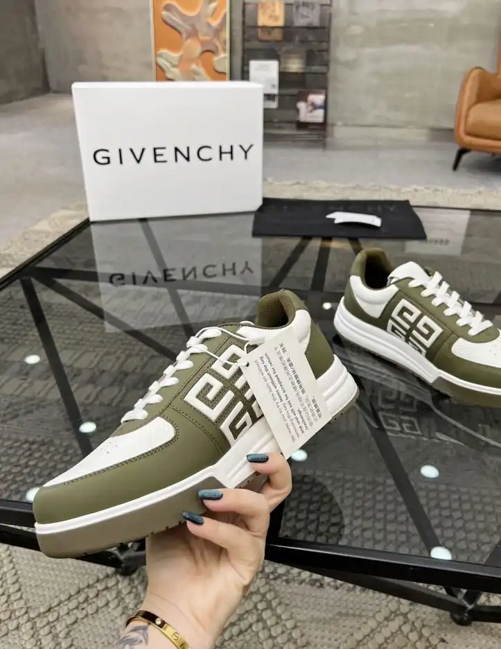 hype Givenchy Sneakers