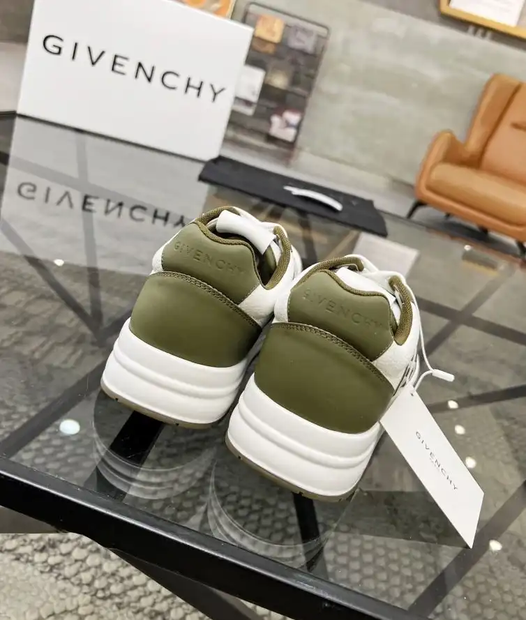 hype Givenchy Sneakers