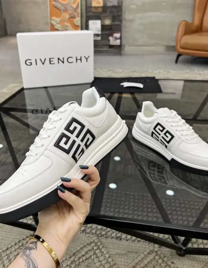 hype Givenchy Sneakers