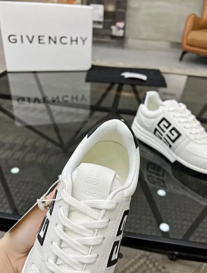 hype Givenchy Sneakers