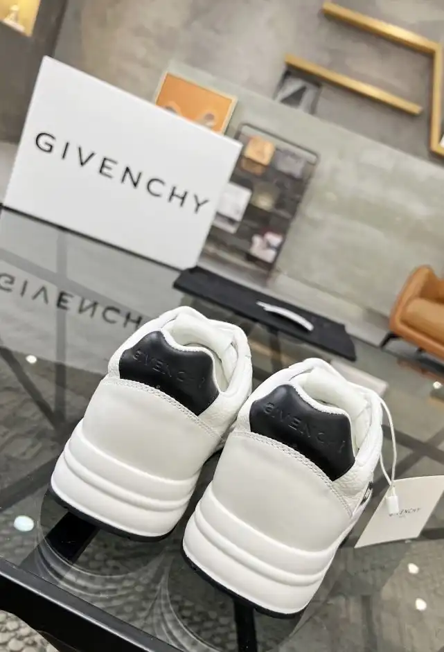 hype Givenchy Sneakers