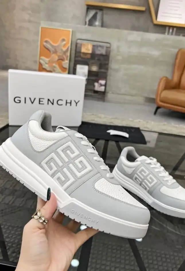 hype Givenchy Sneakers