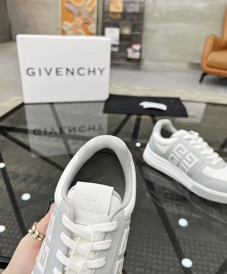 hype Givenchy Sneakers