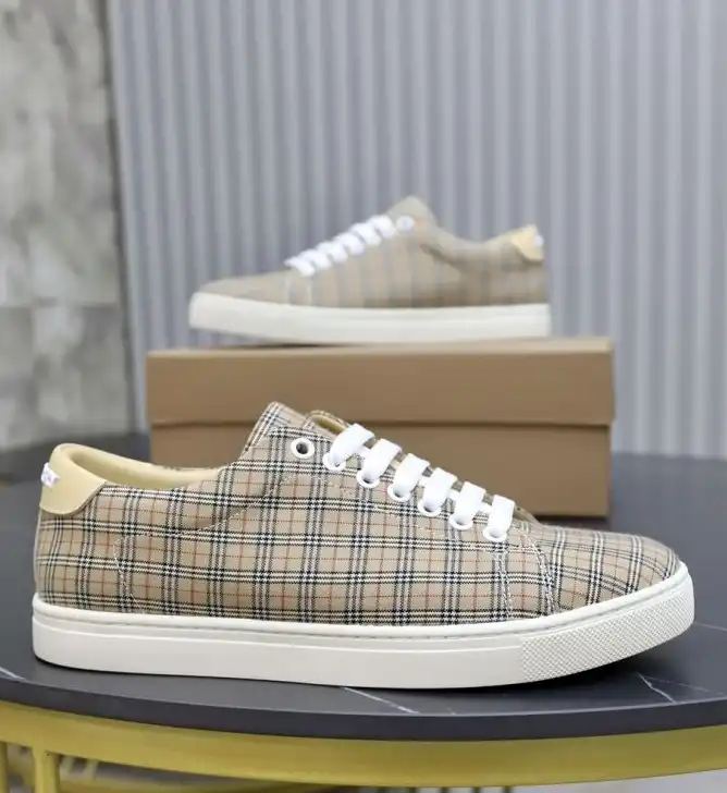 hype Burberry Sneakers