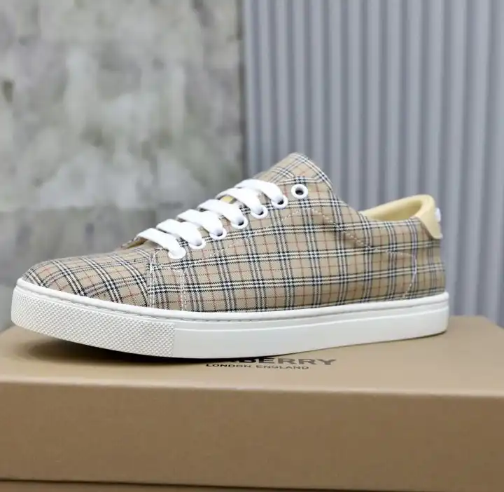 hype Burberry Sneakers