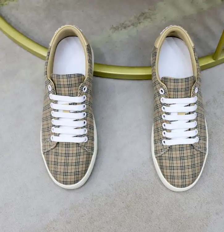 hype Burberry Sneakers