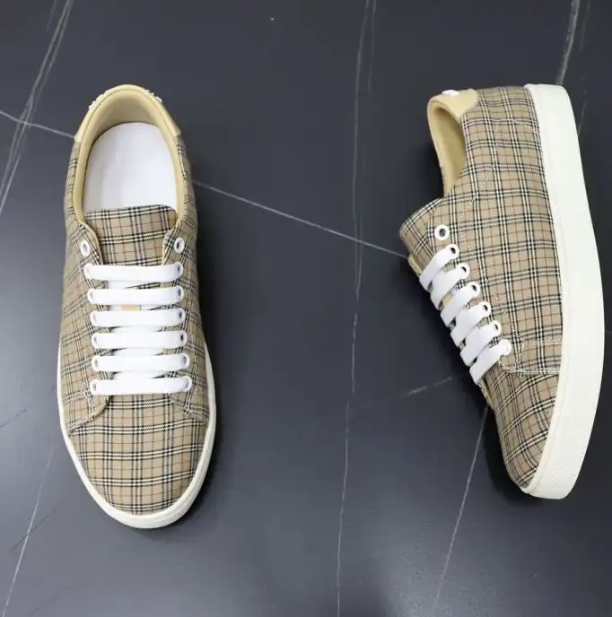 hype Burberry Sneakers