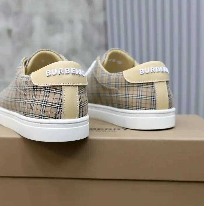 hype Burberry Sneakers