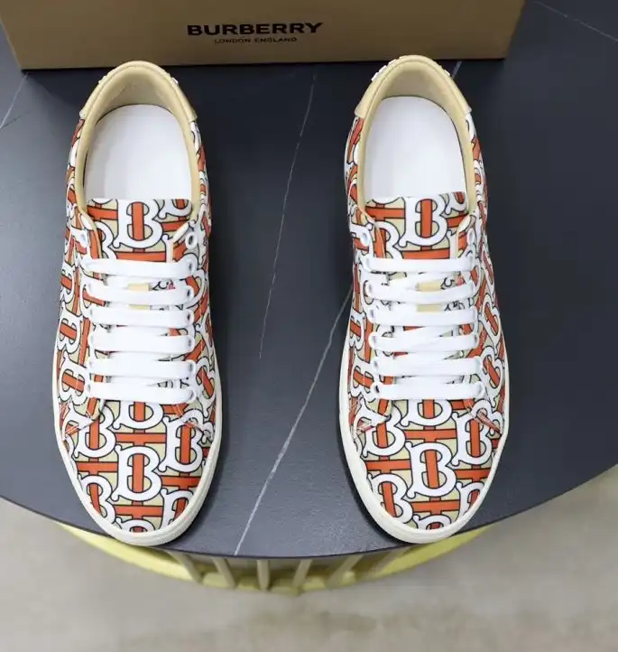 hype Burberry Sneakers