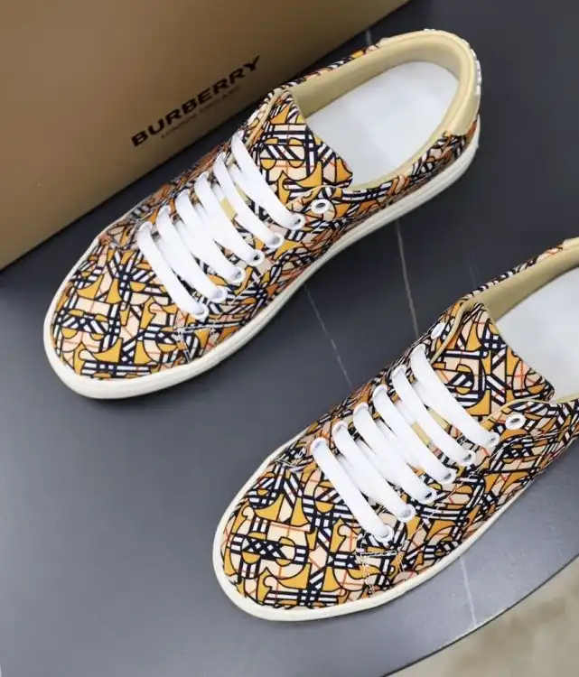 hype Burberry Sneakers