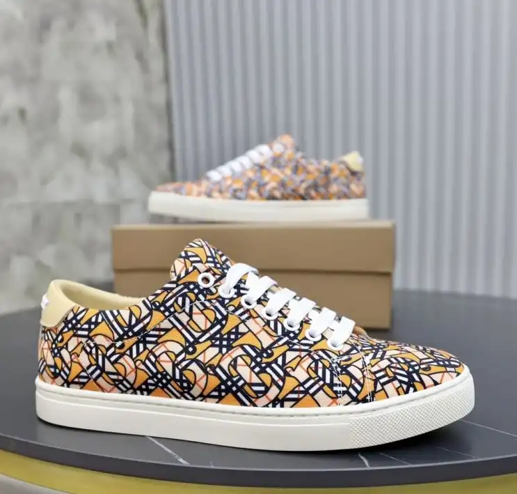 hype Burberry Sneakers