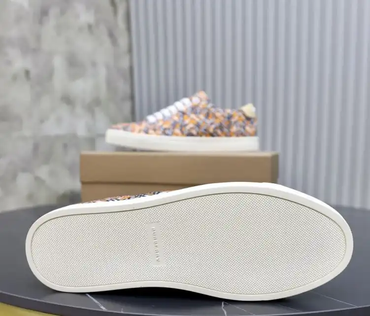 hype Burberry Sneakers