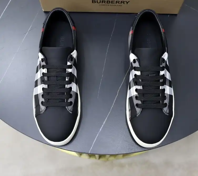 hype Burberry Sneakers