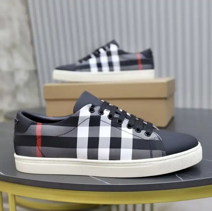 hype Burberry Sneakers