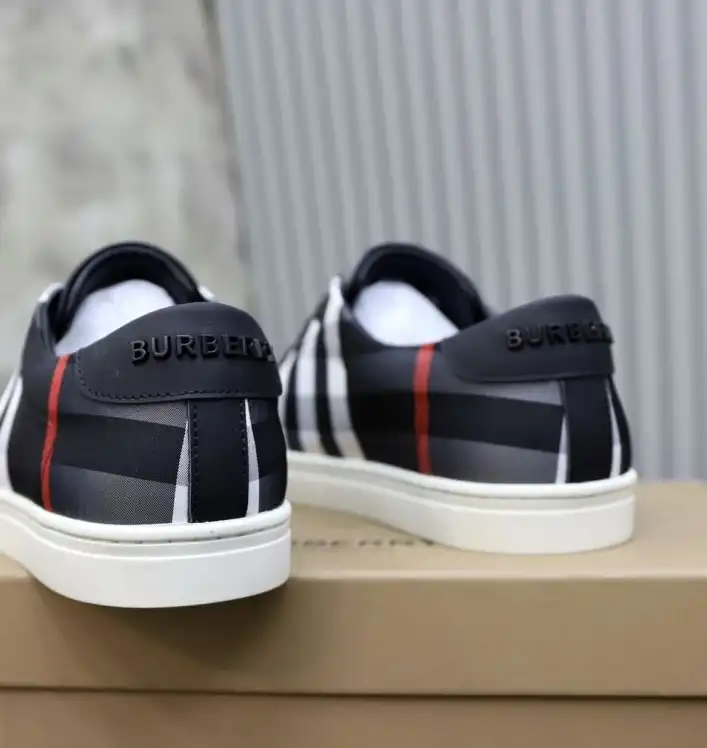 hype Burberry Sneakers