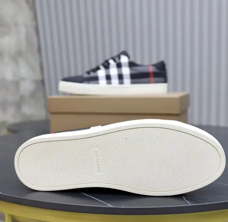 hype Burberry Sneakers