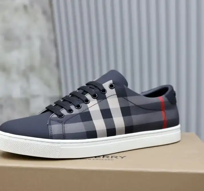 hype Burberry Sneakers