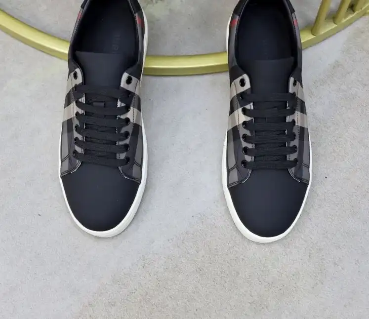 hype Burberry Sneakers