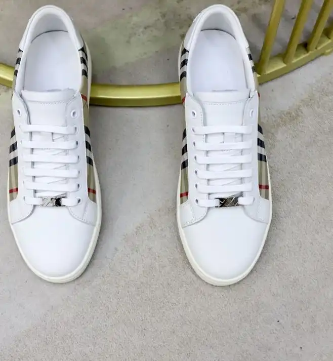 hype Burberry Sneakers