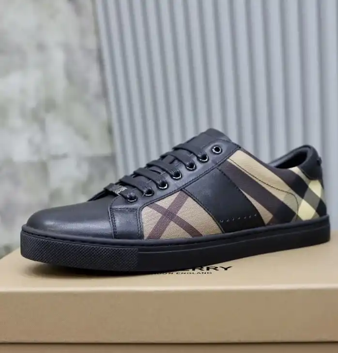 hype Burberry Sneakers