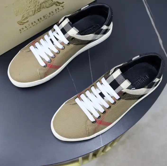 hype Burberry Sneakers