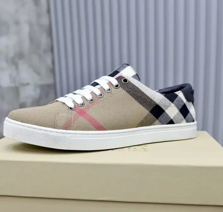 hype Burberry Sneakers